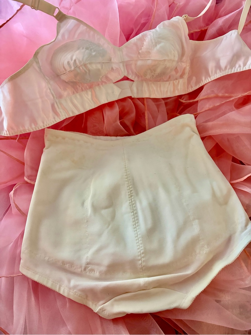 Calling All Vintage Girlies! Custom designed Marilyn/Madonna bra and girdle - Picture 8 of 11